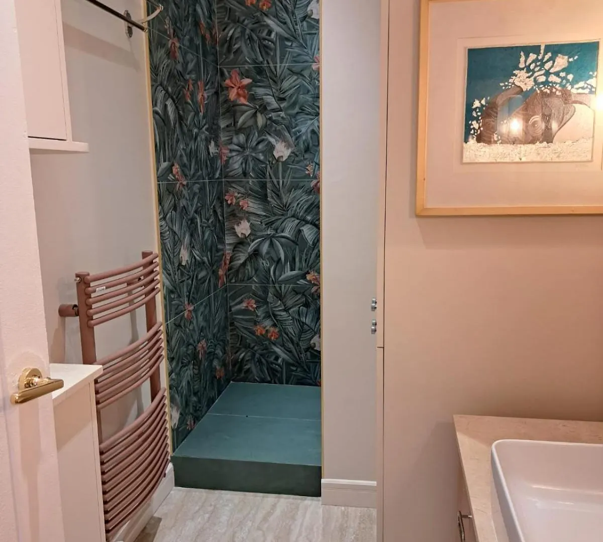 Bright & Elegant With View Over Invalides, Near St Germain Des Pres Apartment