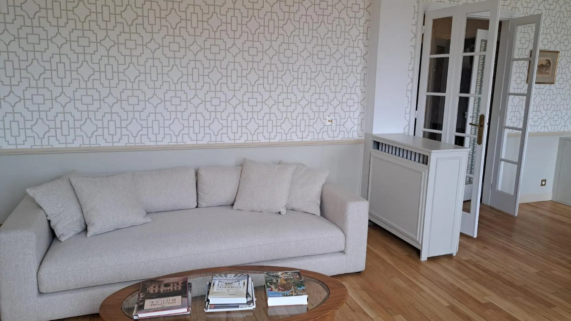 Bright & Elegant With View Over Invalides, Near St Germain Des Pres Apartment