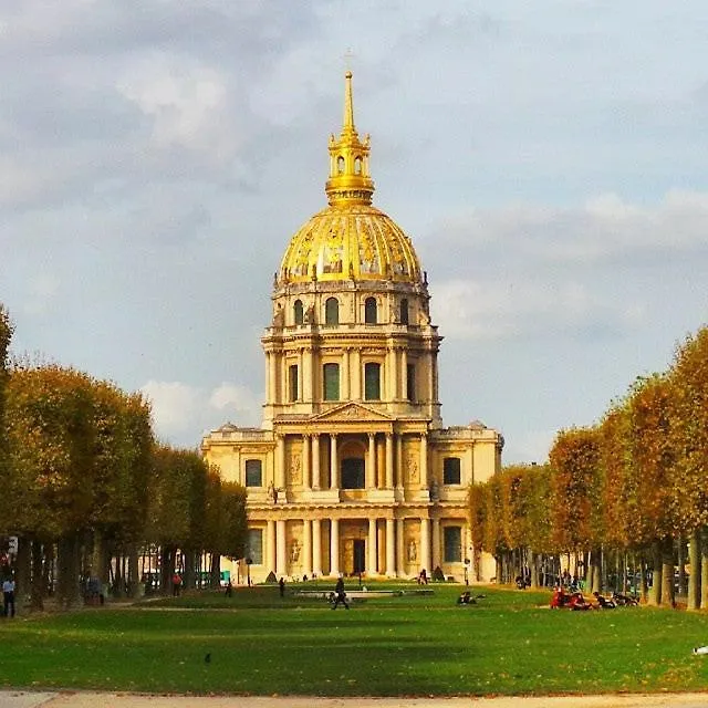 Bright & Elegant With View Over Invalides, Near St Germain Des Pres * Paryż